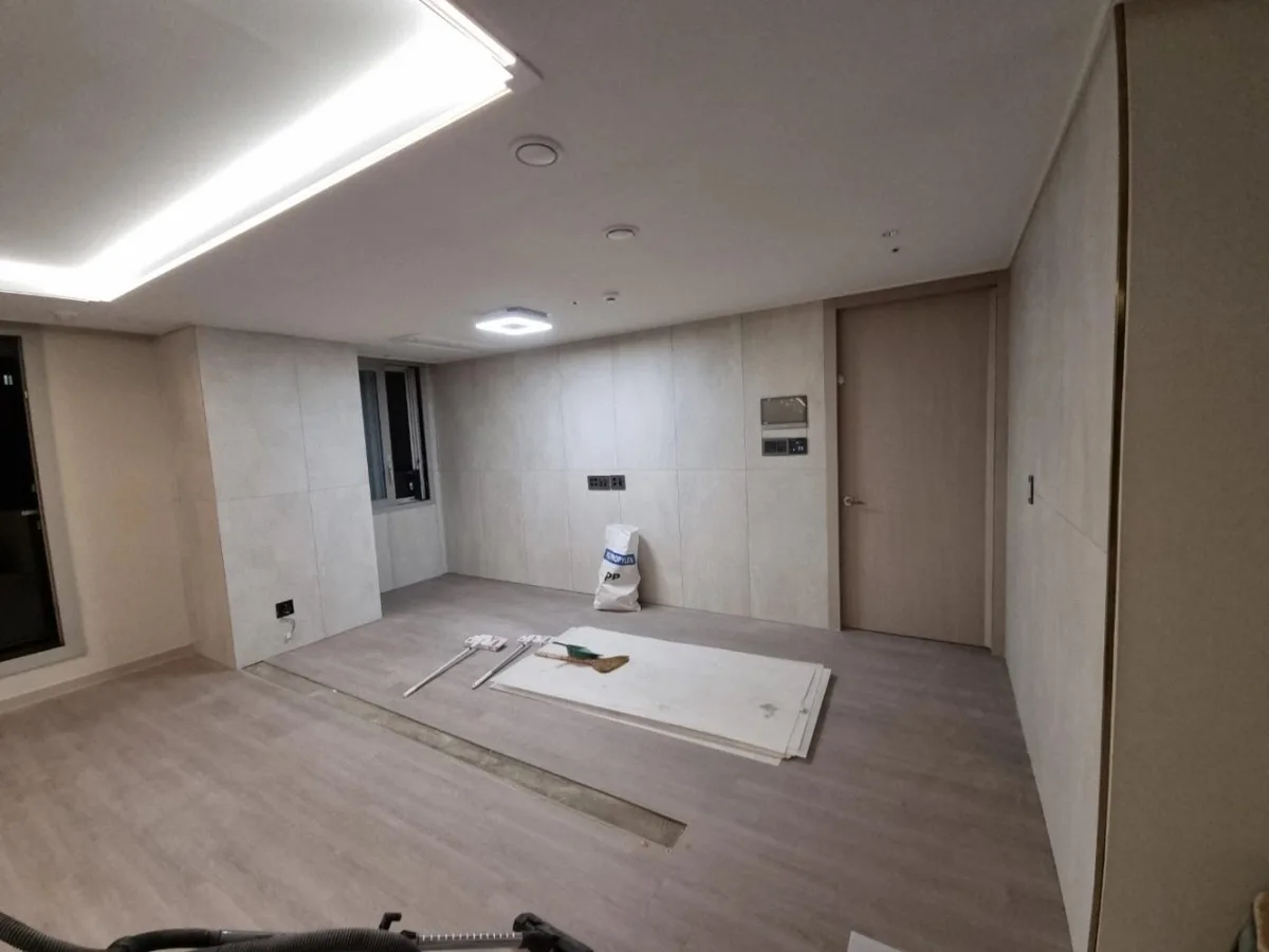 거실 포인트 가벽 설치 및 마감사례 이전